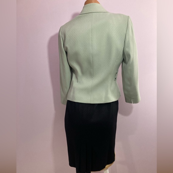 Tahari Suit Set - Picture 2 of 15